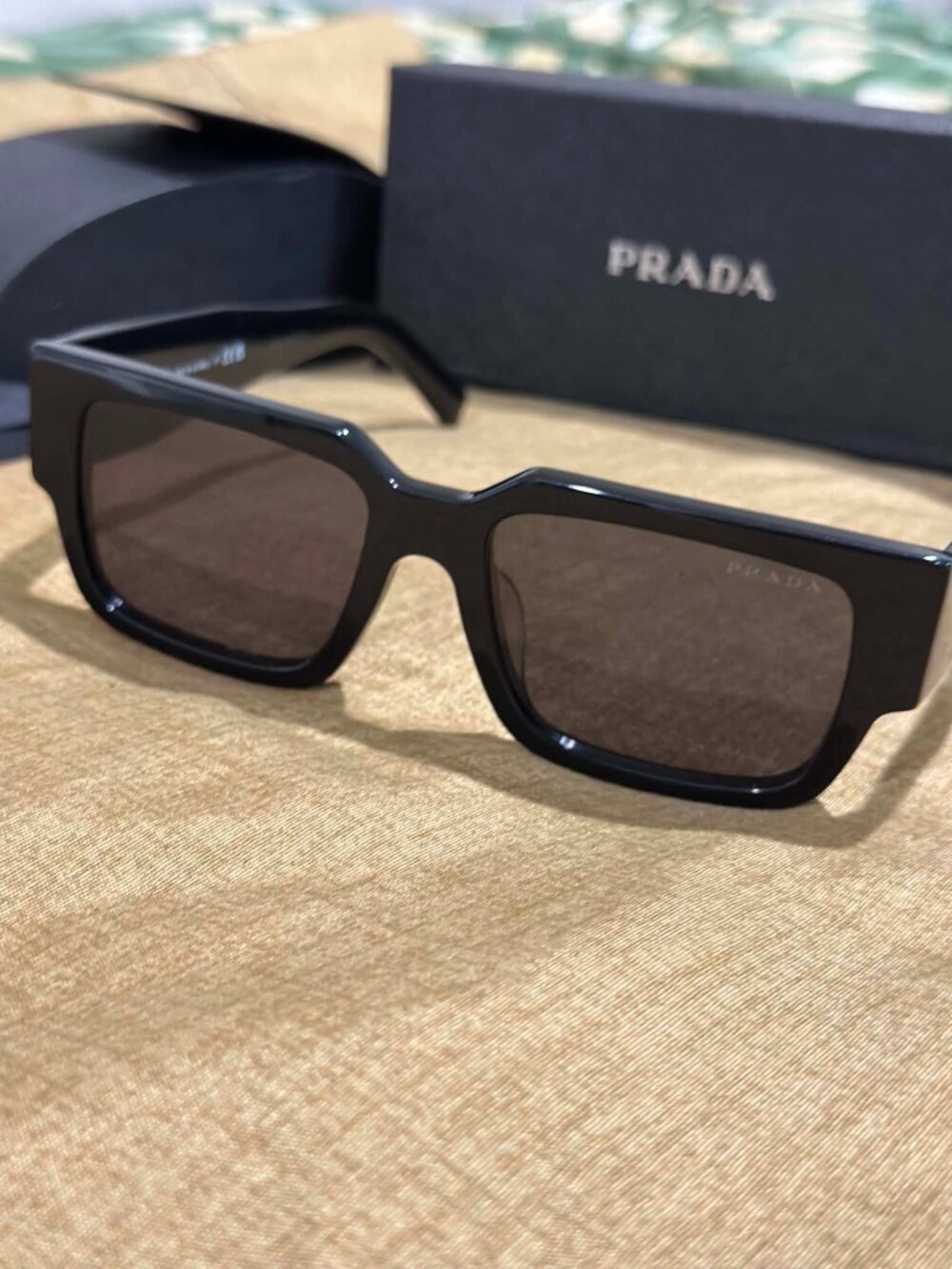 Prada Sunglasses PR B17S with original boxing and packing - Picture 4 of 4